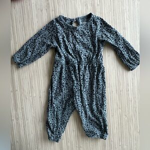 Baby girl old navy bodysuit 6-12 moths cheetah